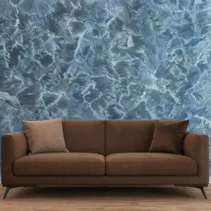 🎨 Uygulama Tanımı Effect Wind dekoratif İtalyan boya uygulaması ile oluşturulmuş iki renkli metalik sedef efektli duvar yüzeyi; kuartz kum dokusu ve yönlü fırça darbeleri ile rüzgâr hareketi hissi veren premium kaplama sistemi ✨ Yüzey Özellikleri • İki farklı rengin birleştiği dekoratif görünüm • Metalik sedefli ışık yansımaları • Kuartz kumlu grenli yüzey dokusu • Dinamik ve yönlü desen hareketleri 🏠 Mekânsal Etki • Mekâna modern ve dikkat çekici karakter kazandırır • Duvarı dekorasyonun odak noktası haline getirir • Şık iç mekân tasarımları ile uyum sağlar 🛠️ Uygulama Kalitesi İtalyanART tarafından uygulanan Effect Wind sistemi; 21 yıllık deneyim, uzman ekip ve profesyonel efekt teknikleri ile yüzeyde dengeli renk geçişleri, estetik desen yapısı ve uzun ömürlü dekoratif kalite sunar 📞 İletişim Tel: +90 551 108 18 85 Web: https://www.italyanart.com/